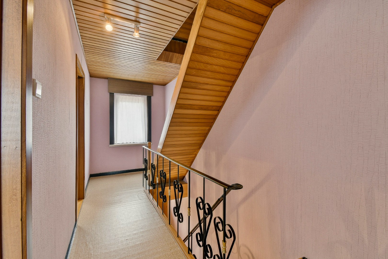 Rijwoning met veel potentieel op centrale ligging 
