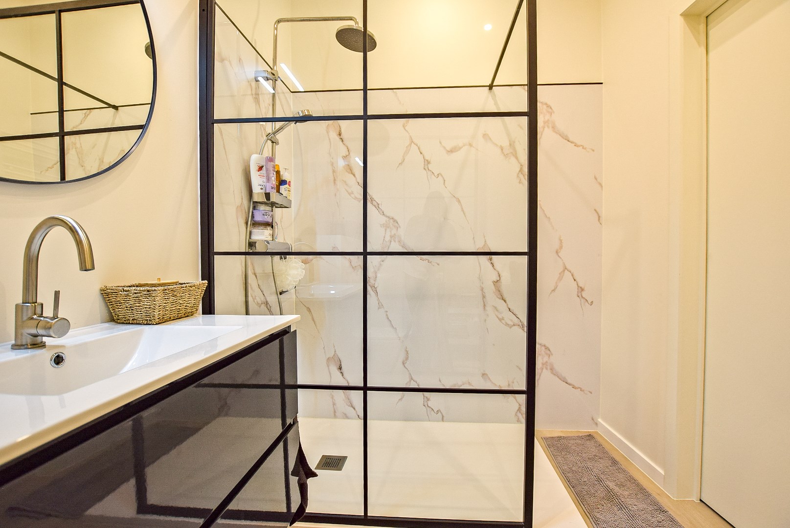 Gerenoveerde energiezuinige woning, gelegen aan de Lo-vaart 