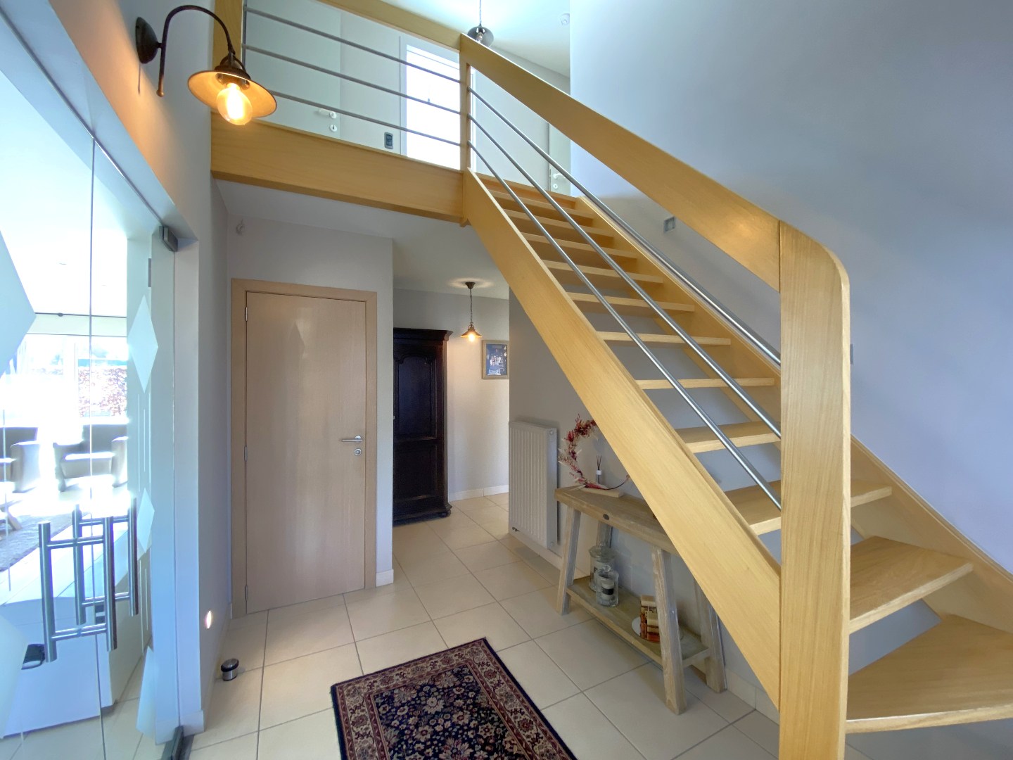 Zeer goed onderhouden ruime villa met tuin op topligging te Sint-Eloois-Vijve! 