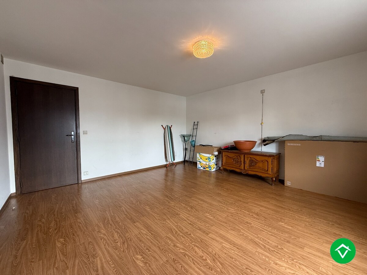 Alleenstaande woning met 5 slaapkamers, tuin en garage/loods te Roeselare 