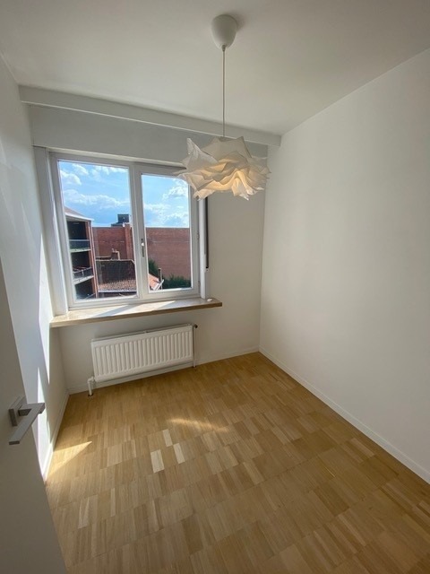 Palcentrum gelegen vernieuwd penthouse met zonneterras uitkijkend op de prachtige St-Michielskerk 