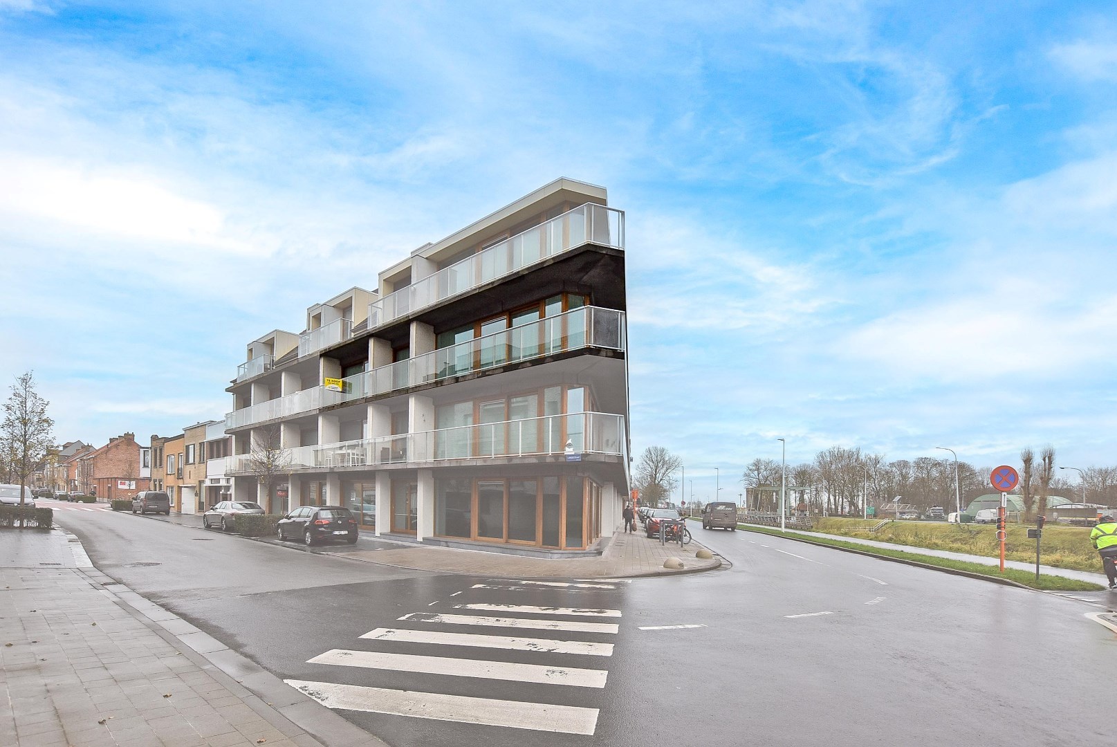 Luxueus praktisch appartement (122m² + 30 m²) met rondom terrassen te Nieuwpoort-Stad 