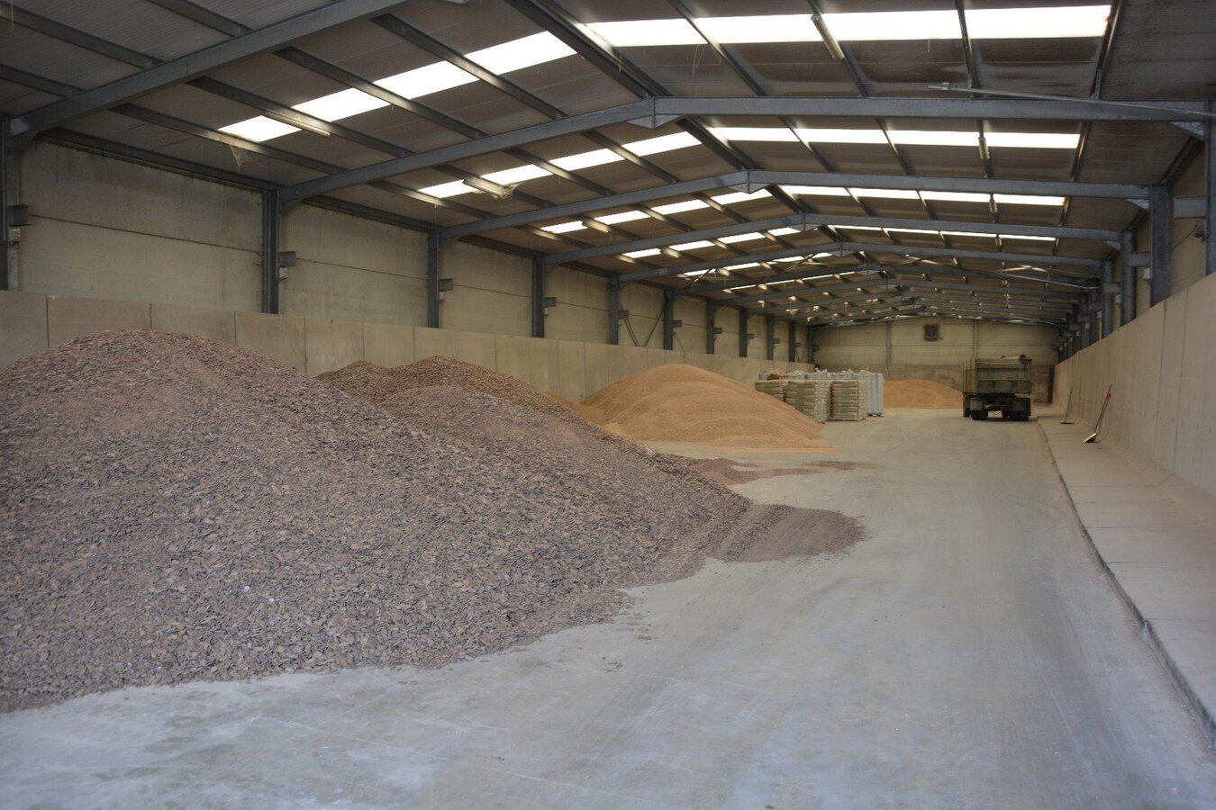 Ruime loods in industriegebied Lichtervelde - OVERNAME 