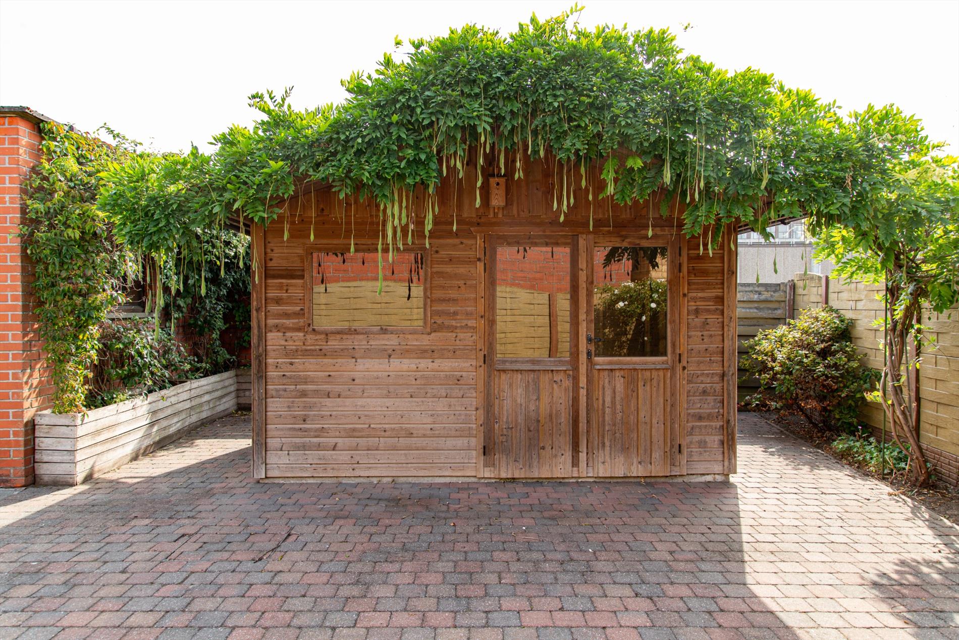 Halfopen bebouwing met 5 slpks te Eeklo 