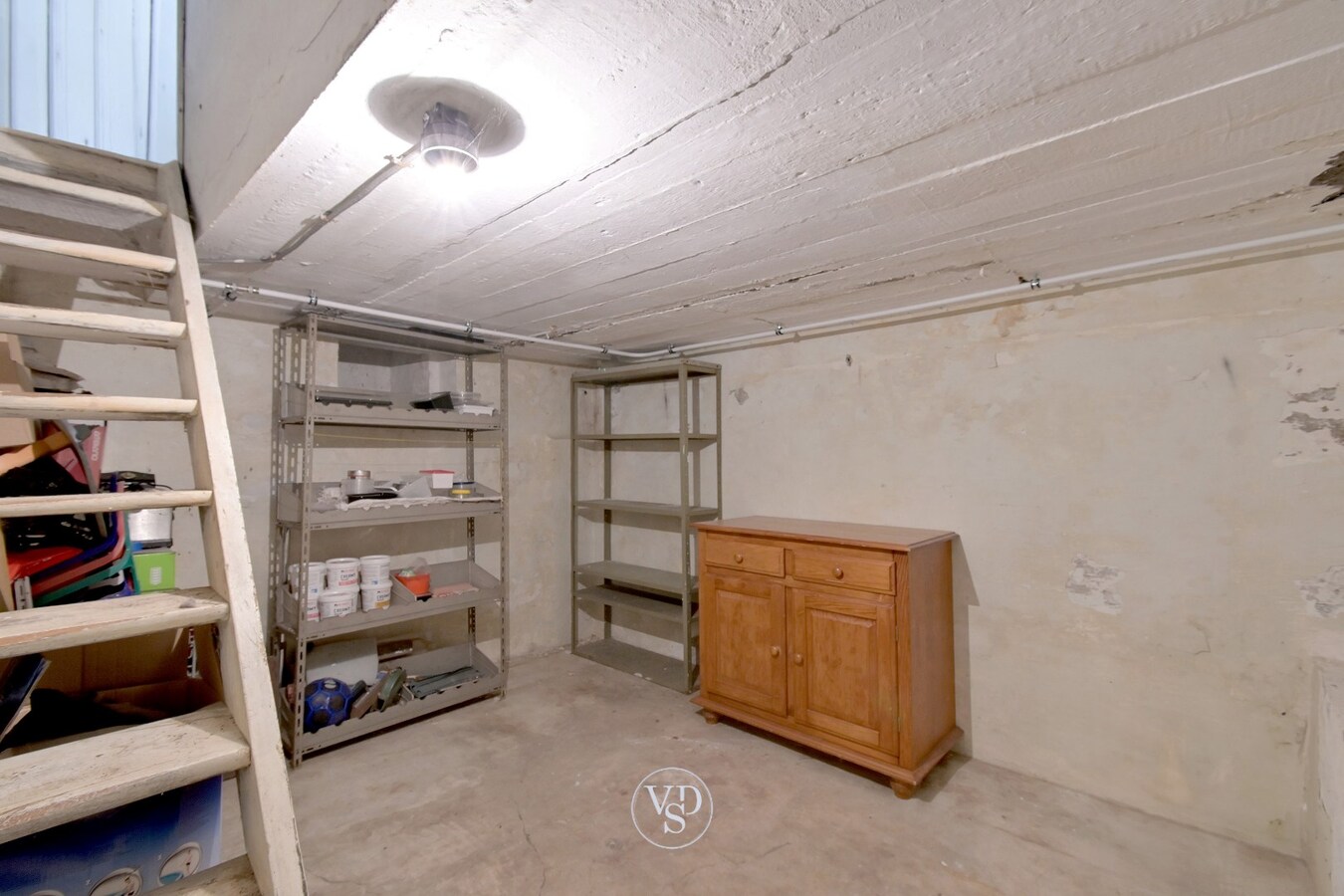 Ruime woning met opslagruimte 
