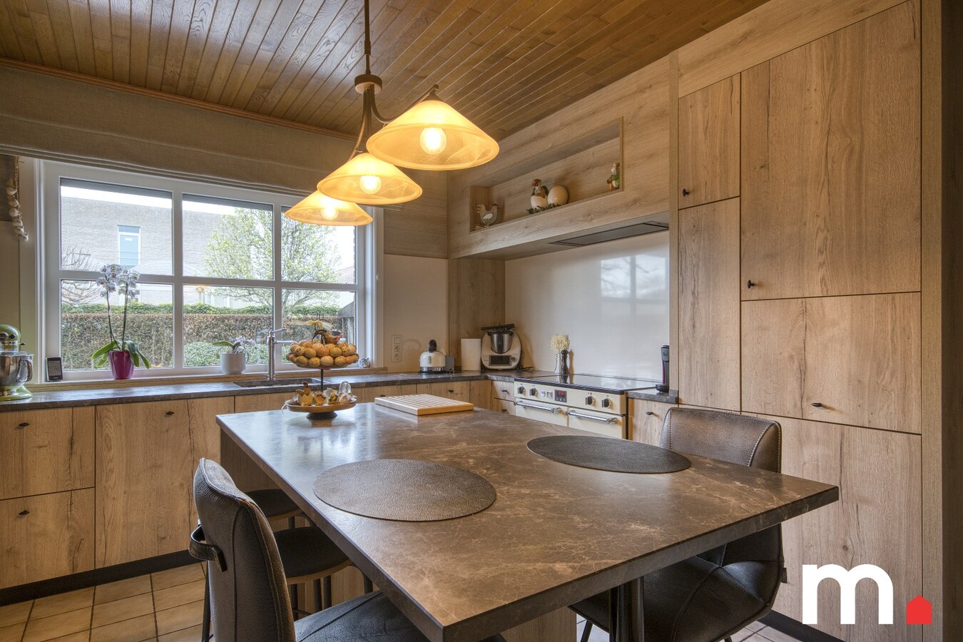 Alleenstaande villa met 6 slaapkamers en zonnige tuin op TOPligging ! 