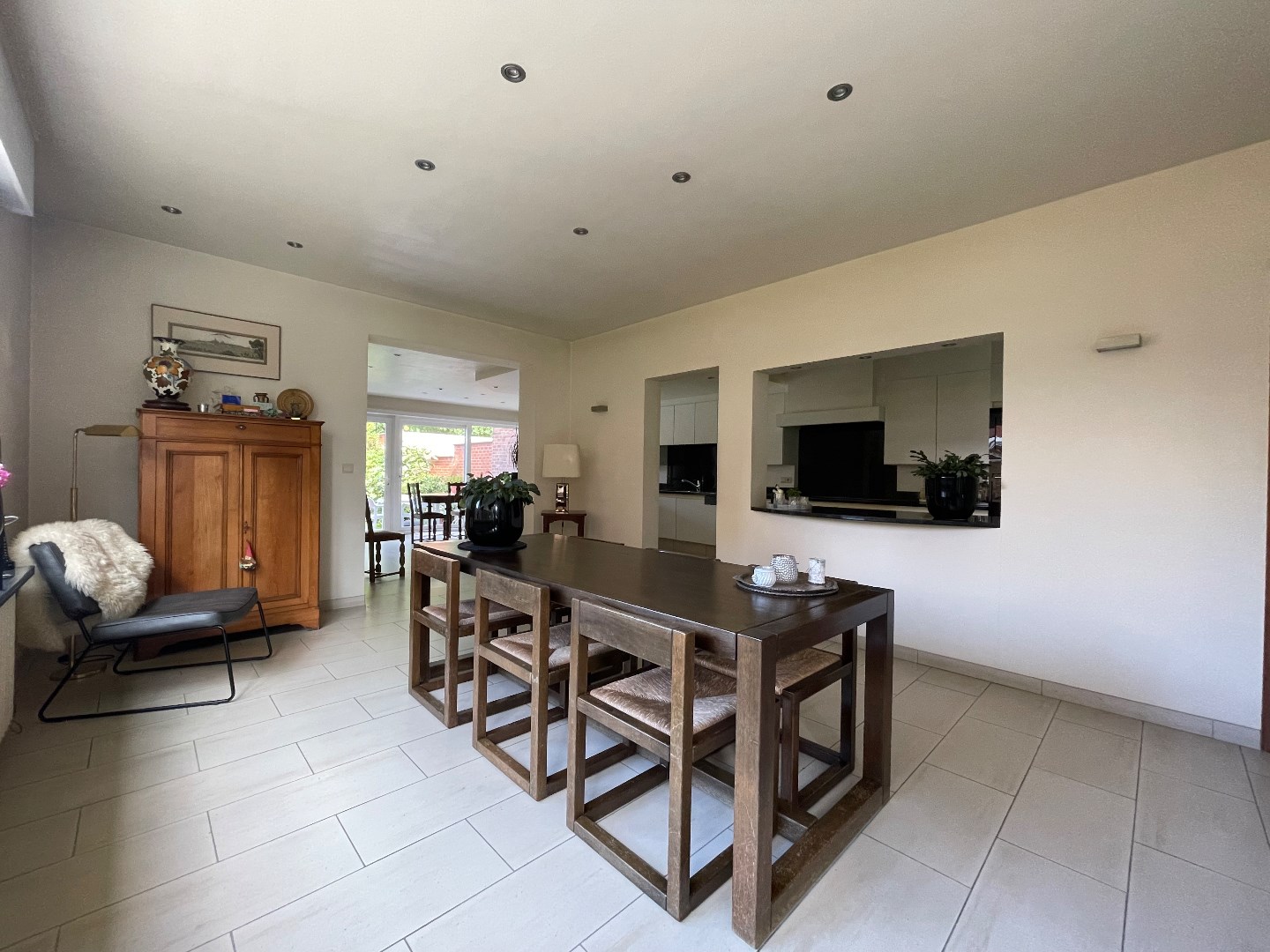 Halfopen ruime gezinswoning op 407m² 