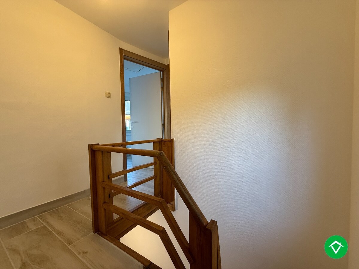 Rijwoning met 3 slaapkamers en koer te centrum Eernegem 