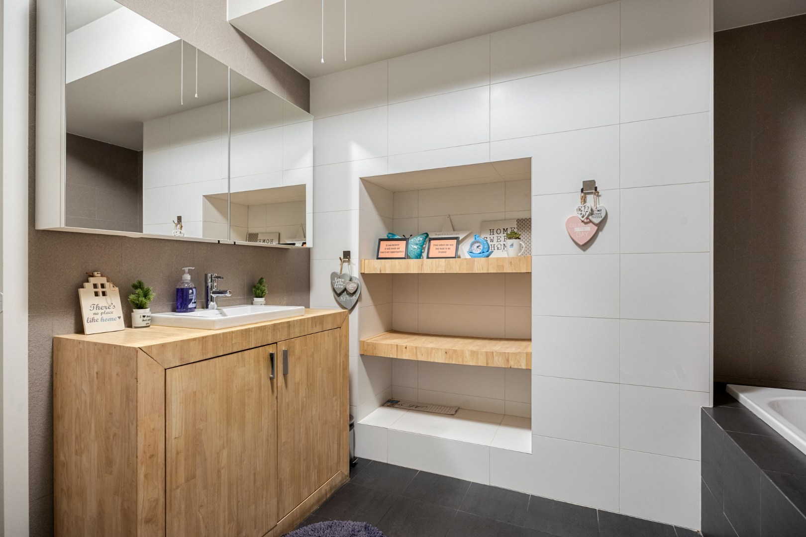 Luxueus gelijkvloers appartement met 2 slpk. in het centrum van Geel 