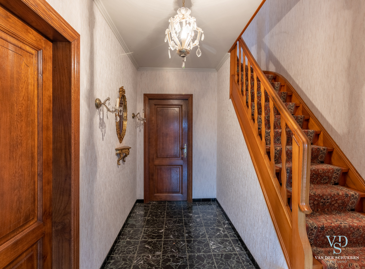 Degelijke, op te frissen Half Open Bebouwing. 