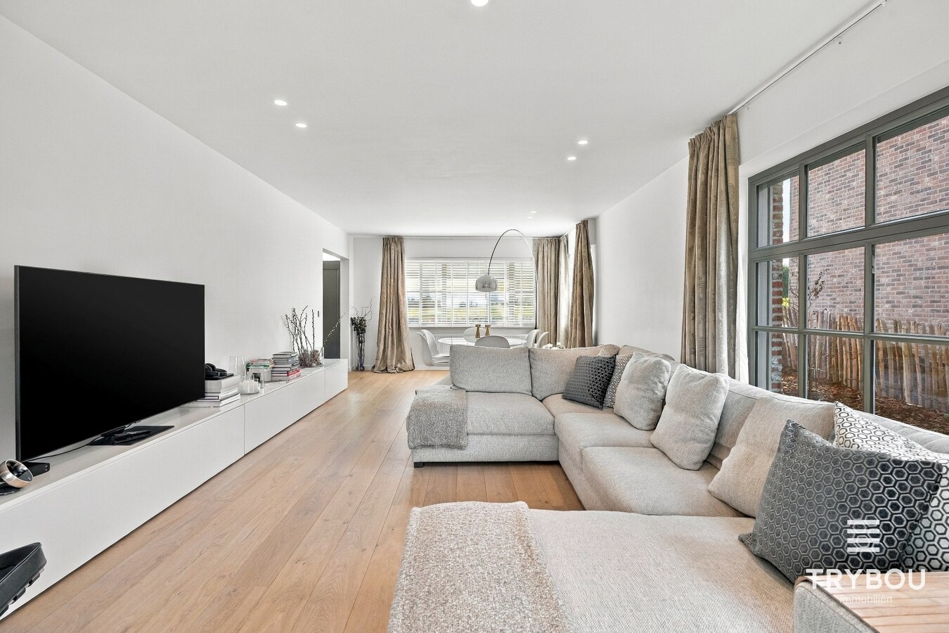Alleenstaande luxueuze woning met 5 slaapkamers! 