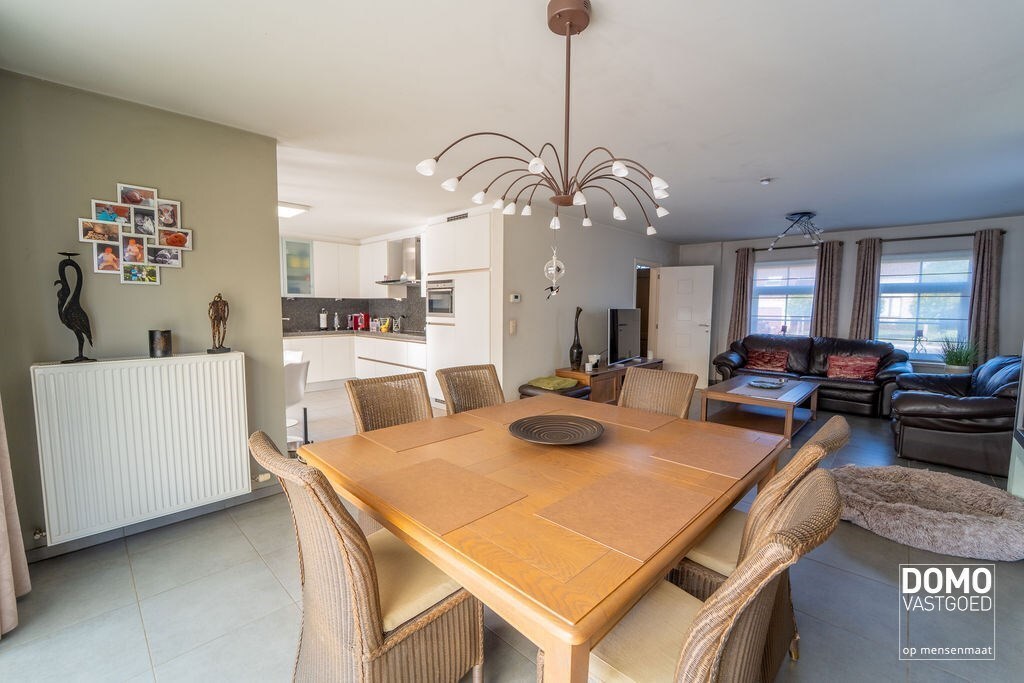 Ruime villa met paardenaccommodatie en wedstrijdstal gelegen te Herk-de-Stad - EPC-label: B - Bewoonbare vloeroppervlakte: 296m² 