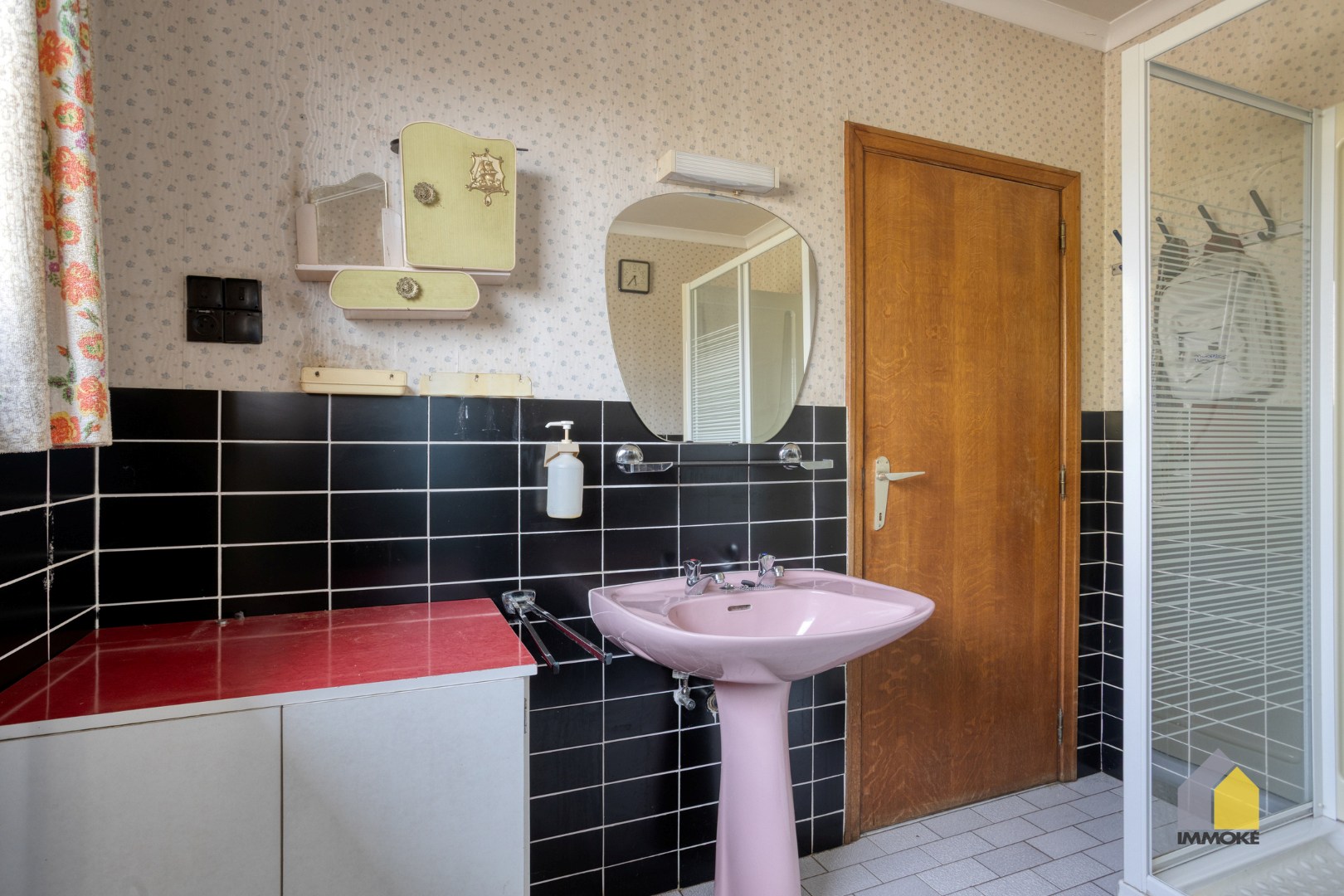 Te renoveren, statige woning op mooi perceel van 23 a 90 ca. 