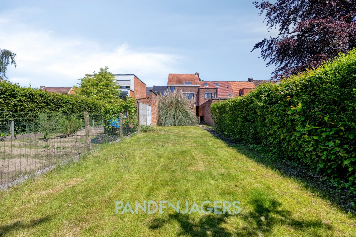 Rijwoning met diepe tuin en extra ingang voor de tuin te Duffel 