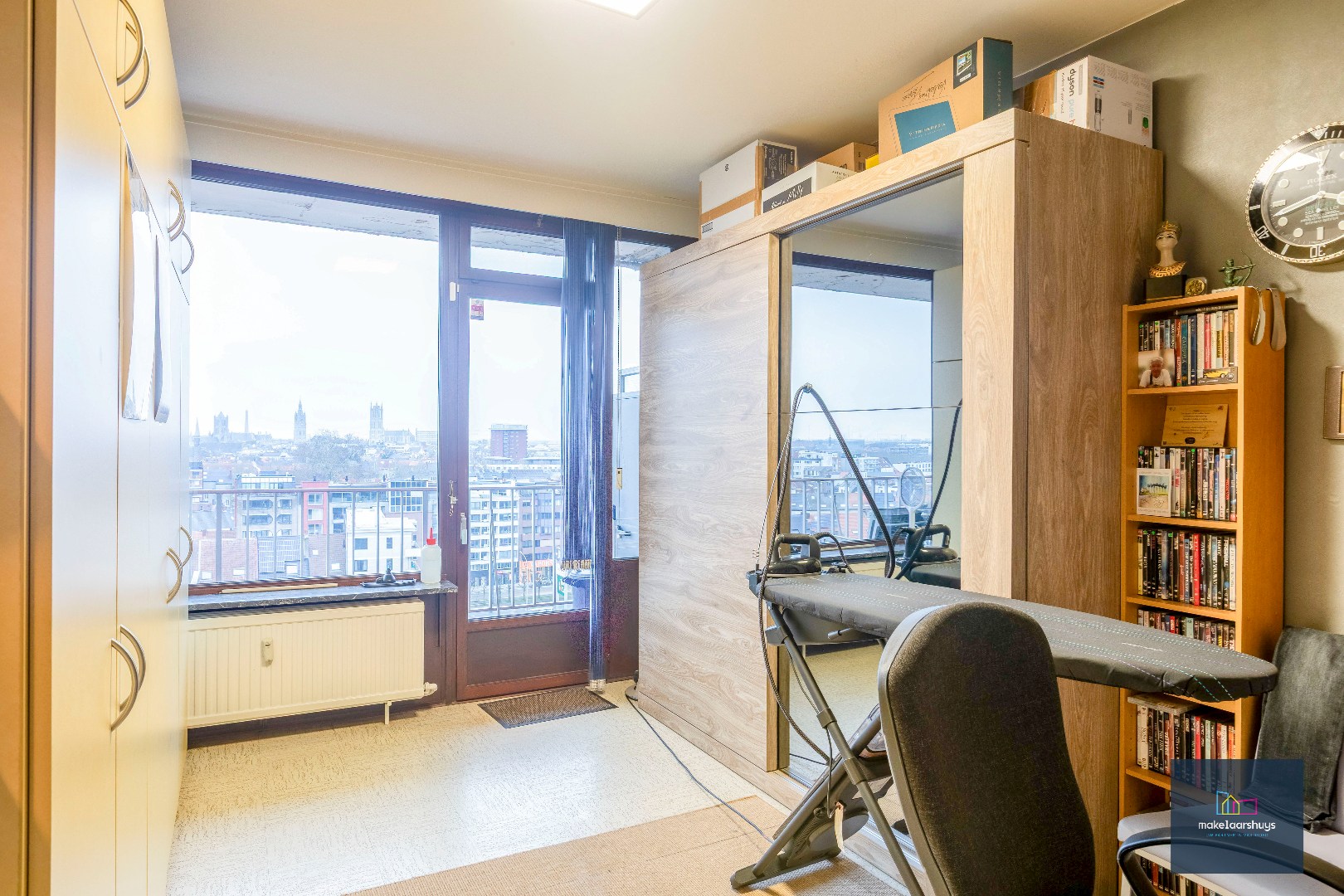 Ruim 2 slaapkamerappartement met garagebox nabij de Blaarmeersen 