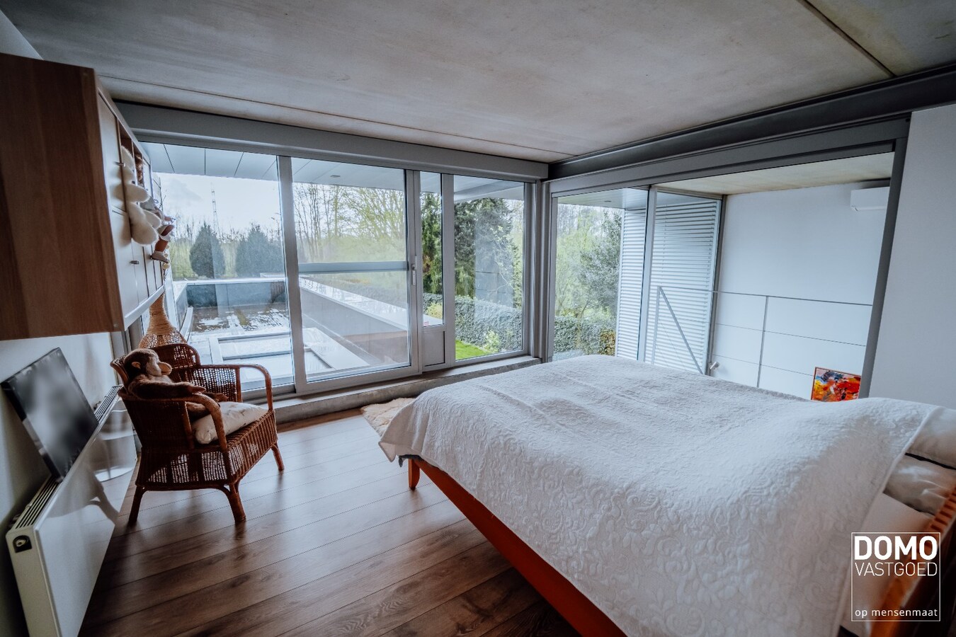 UNIEKE HALF OPEN WONING IN INDUSTRIËLE LOOK MET 3 SLAAPKAMERS, 2 BADKAMERS EN TUIN GELEGEN TE HASSELT 