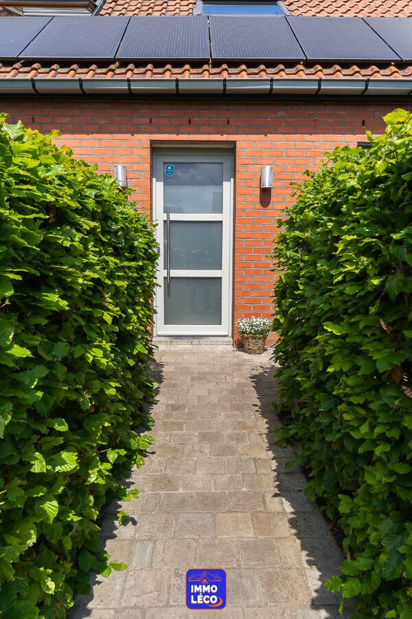 Semi "Plain-Pied" 6 chambres, 2 salles de bains, jardin, carport 2 voitures, COUP DE COEUR ! 