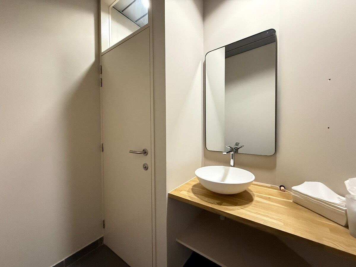 Centre d’Affaires « Excellence » – Bureau à louer ± 210 m² avec parkings 