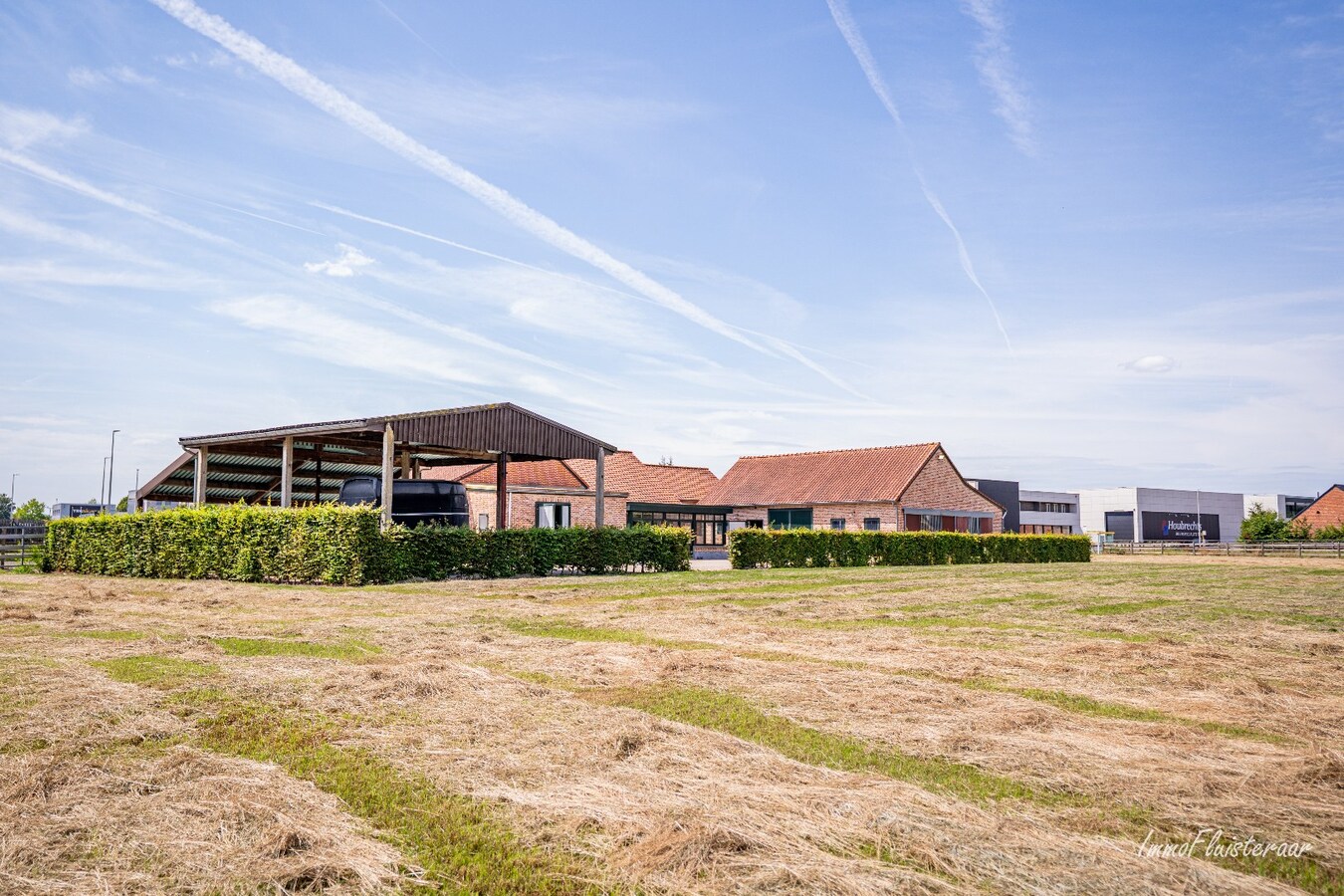 Uniek gelegen karaktervolle hoeve met twee stalgebouwen op ca. 2,4ha in Alken 