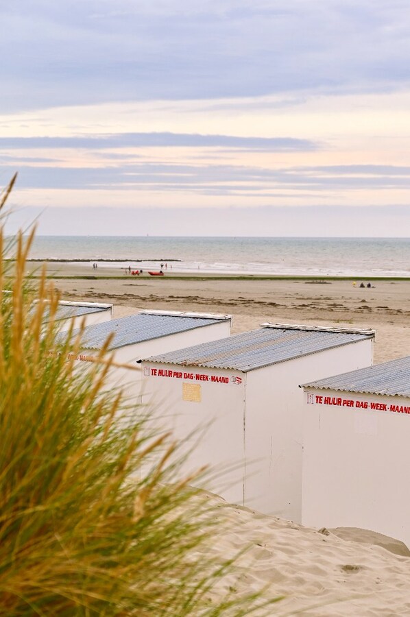 KNAP GELIJKVLOERS APPARTEMENT OP TOPLIGGING 