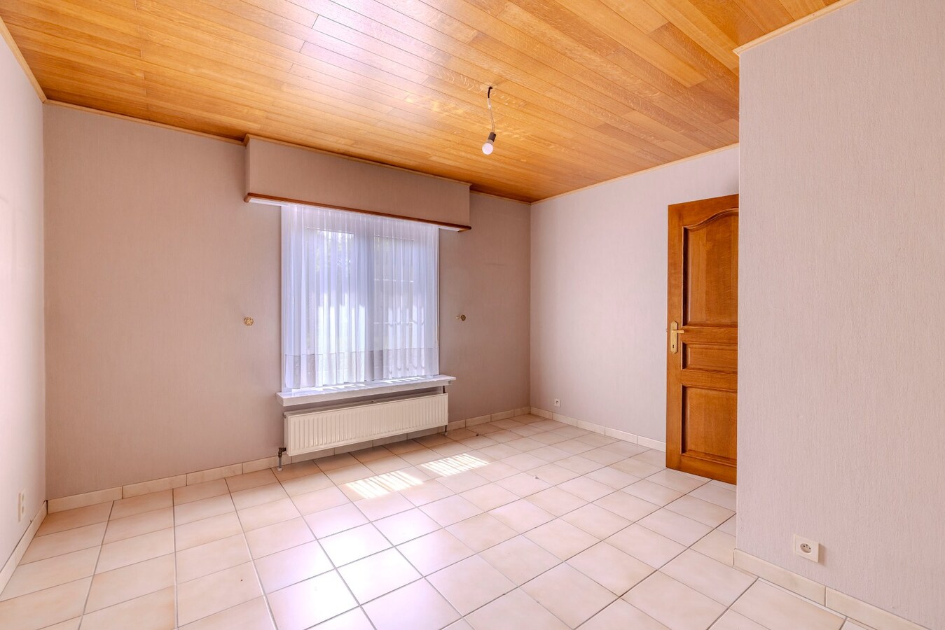 Instapklaar landhuis met mooi aangelegde tuinzone 