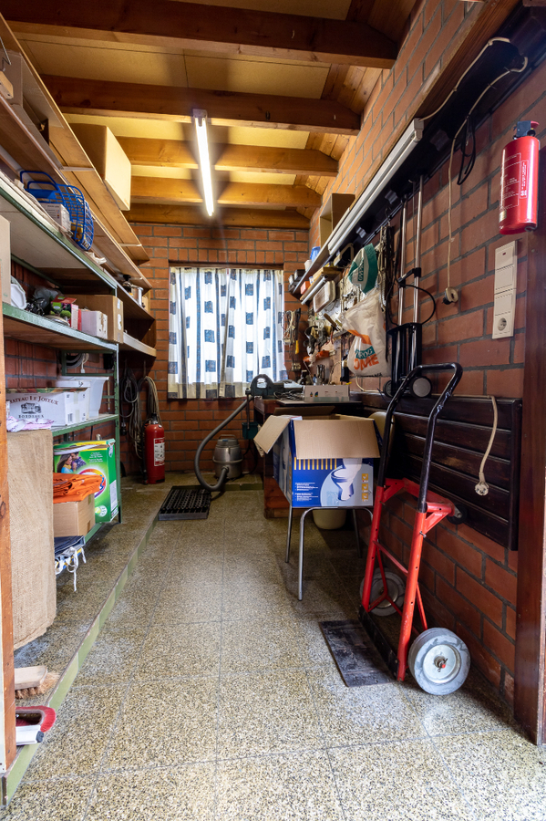 Vrijstaande woning op 696 m² op centrale locatie te Koekelare 