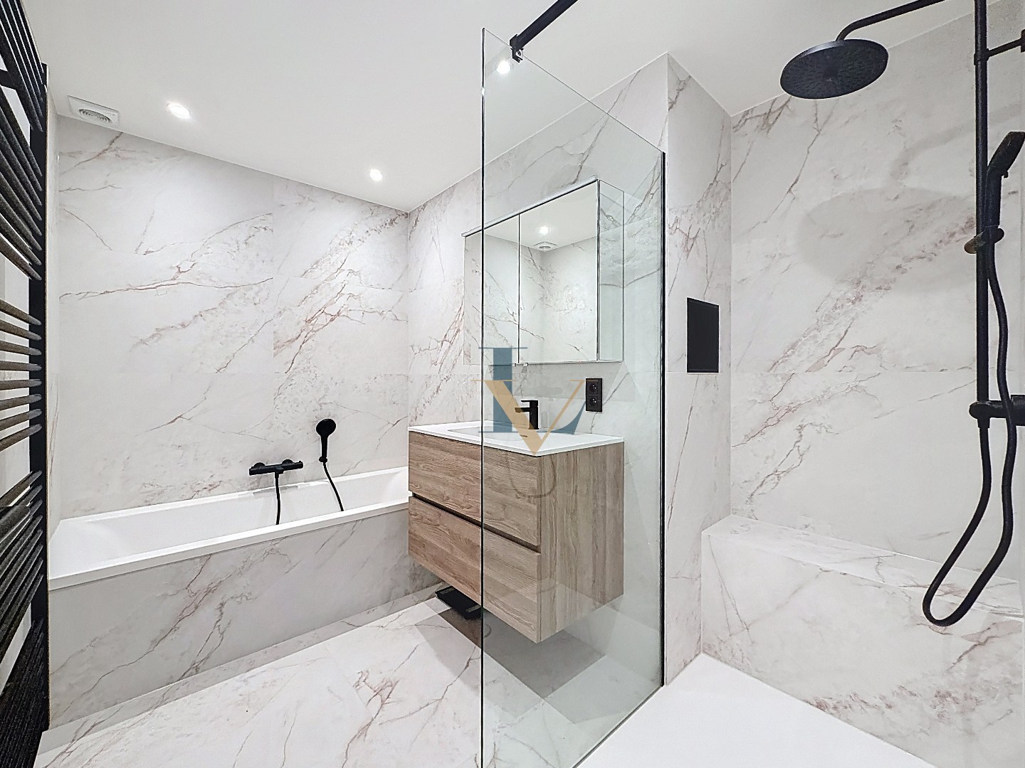 Charmante gerenoveerde rijwoning in pastoriestijl te koop in centrum Schilde 