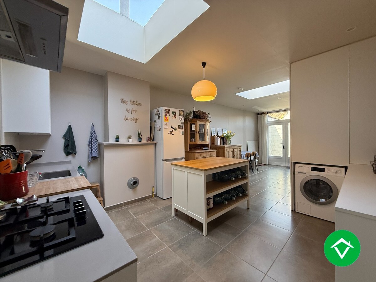 Centraal gelegen woning met 3 slaapkamers en aangename tuin te Roeselare! 