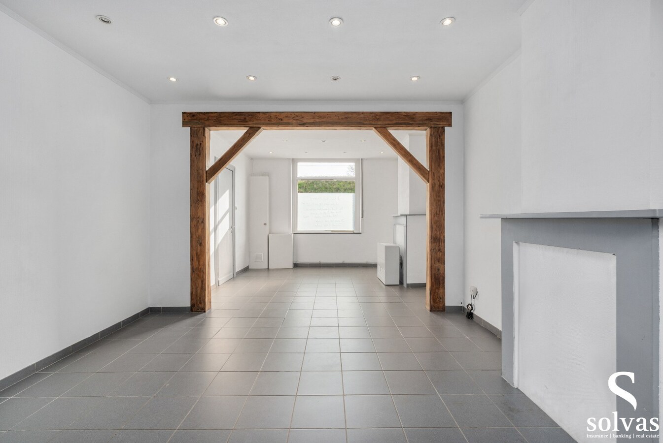 Op te frissen woning te Landegem! 