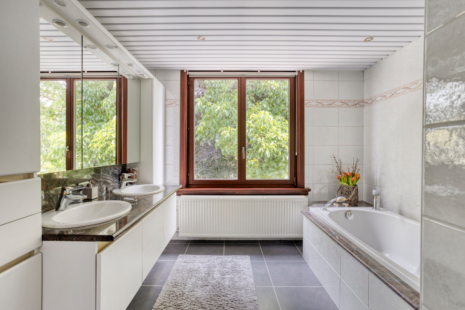 Charmante woning van 256 m2 met 4 slaapkamers te Wommelgem! 