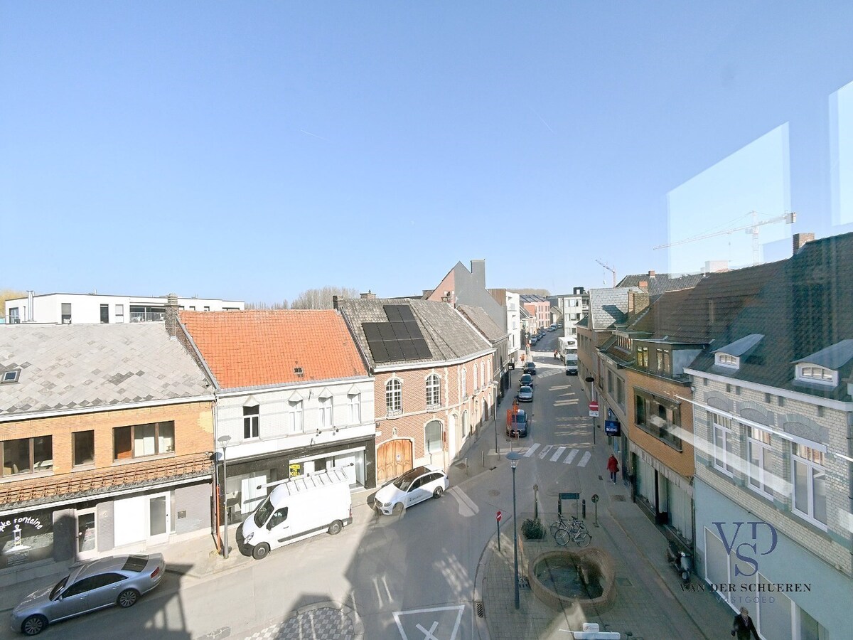 Lichtrijk appartement centrum Gavere. 
