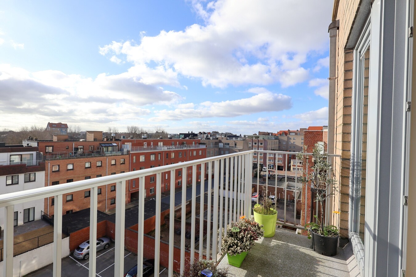 Modern appartement met 2 slaapkamers en parking te Oostduinkerke 
