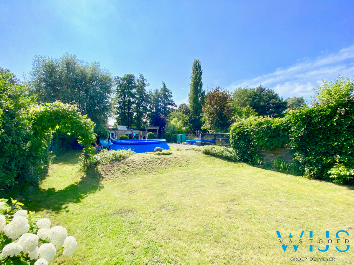 Instapklaar woonhuis met 4 slaapkamers op 936m² te Zelzate! 