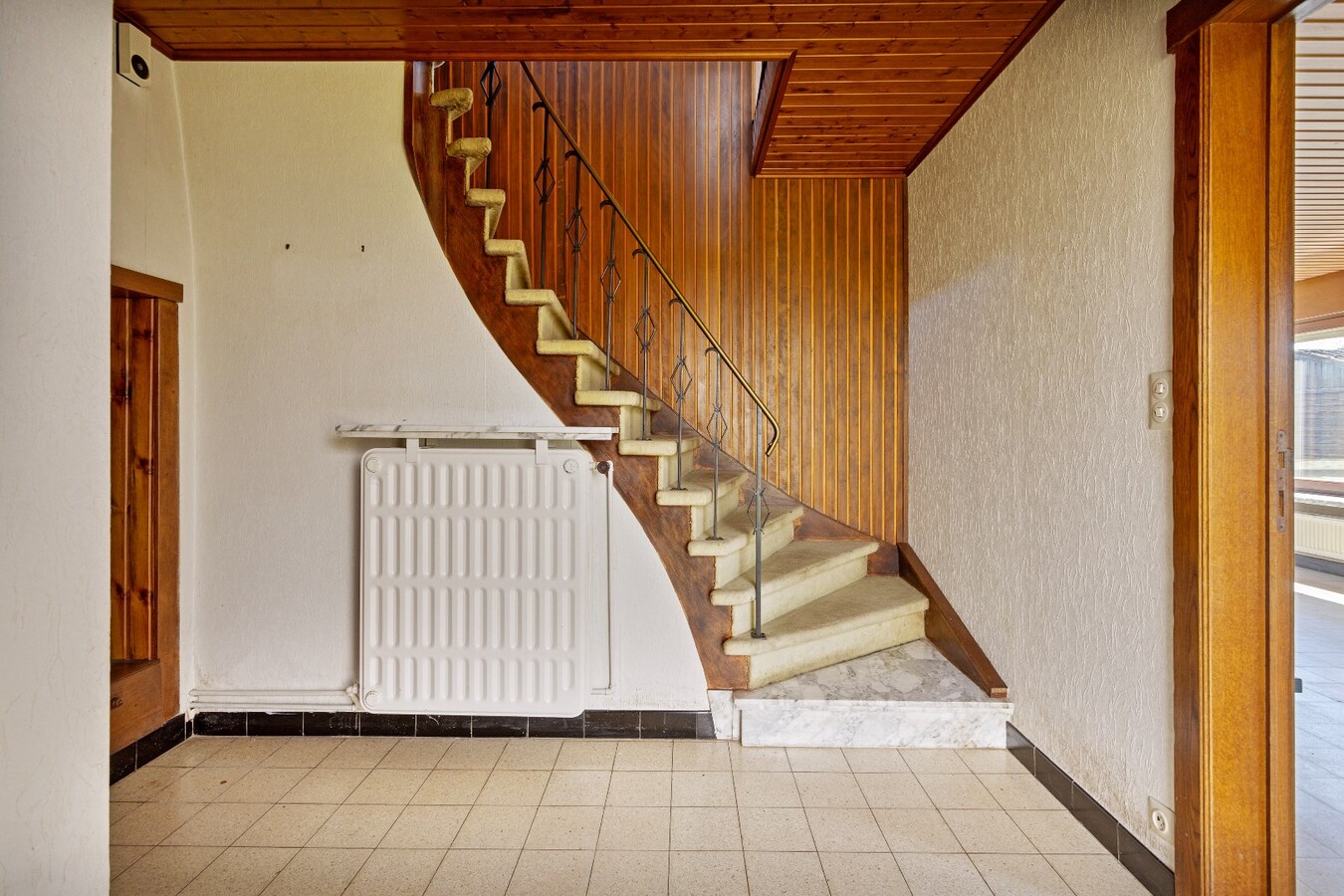 Te renoveren gezinswoning met 3 slpk in een gezellige wijk 