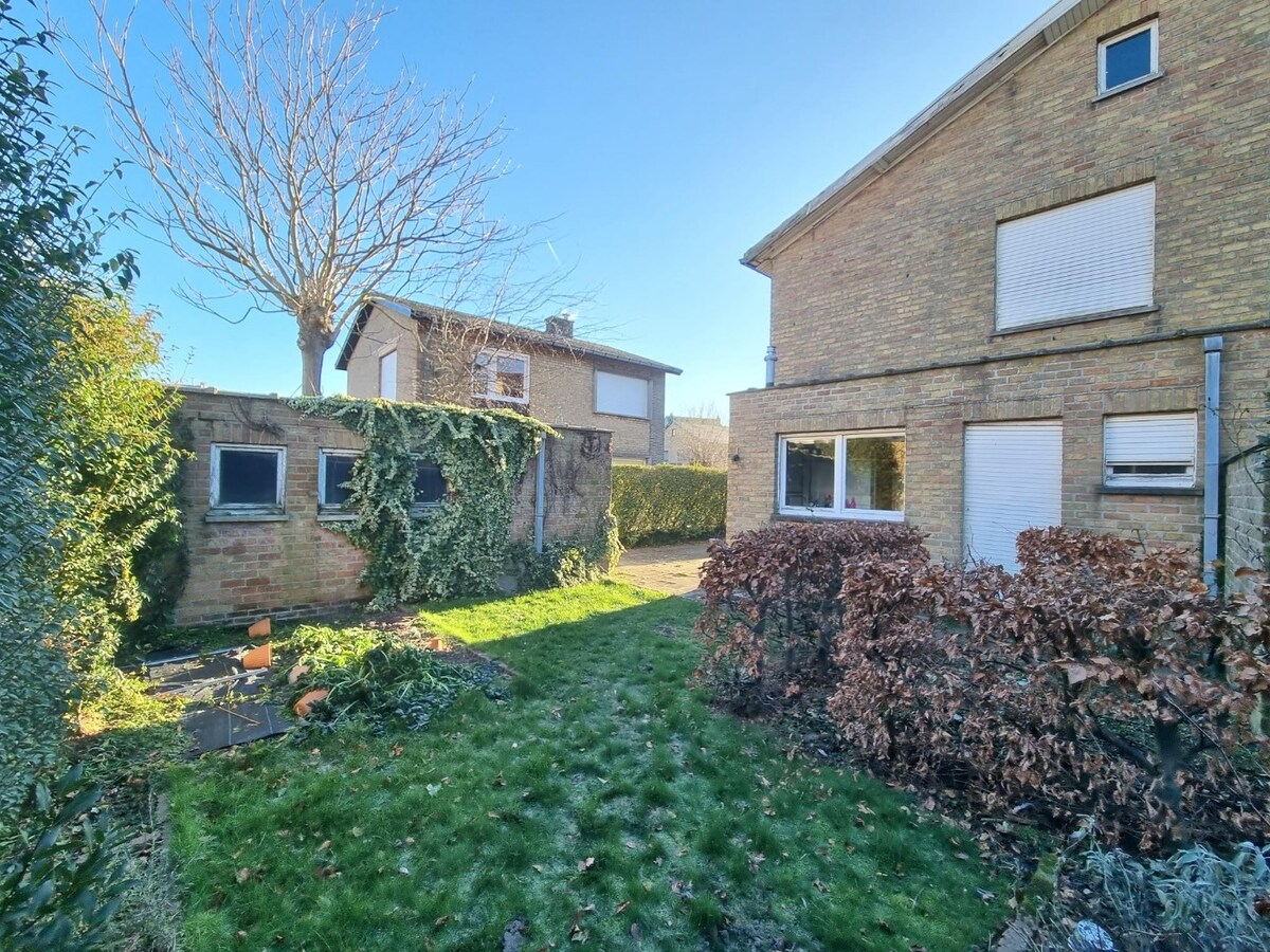 Zeer goed gelegen, te renoveren halfopen bebouwing - Heist 