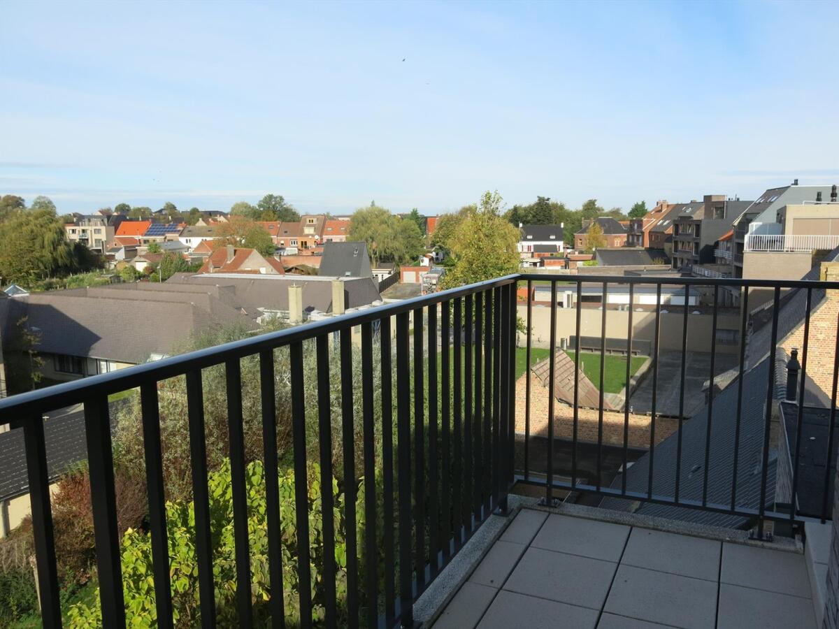 Ruim penthouse-appartement met 3 slaapkamers op de markt in Houthulst 