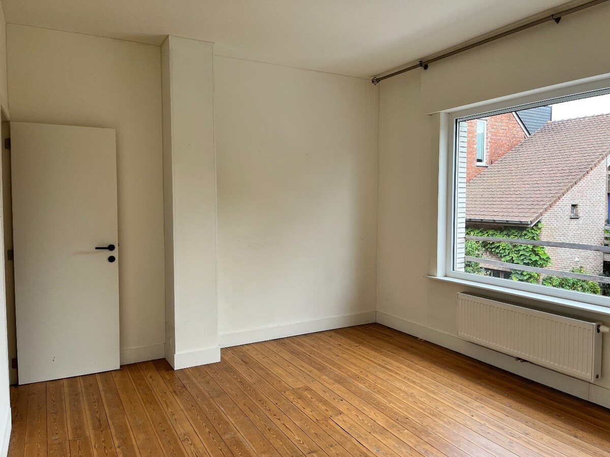 Lichtrijke woning met garage in het hartje van Ieper 