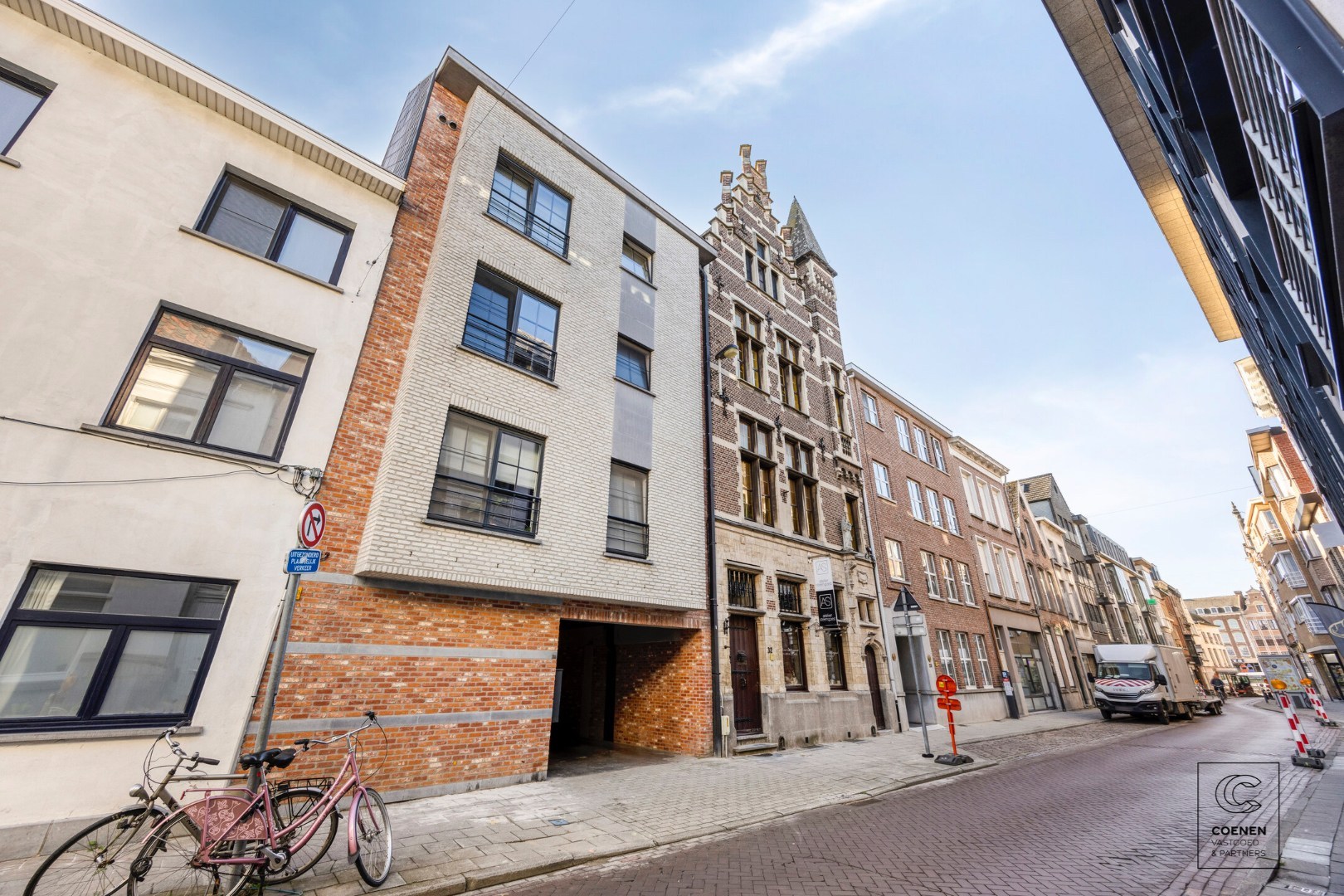 Prachtig duplux appartement met een bew. opp. van 120 m², twee slpk en 2 x terras op een absolute toplocatie te  centrum Lier! 