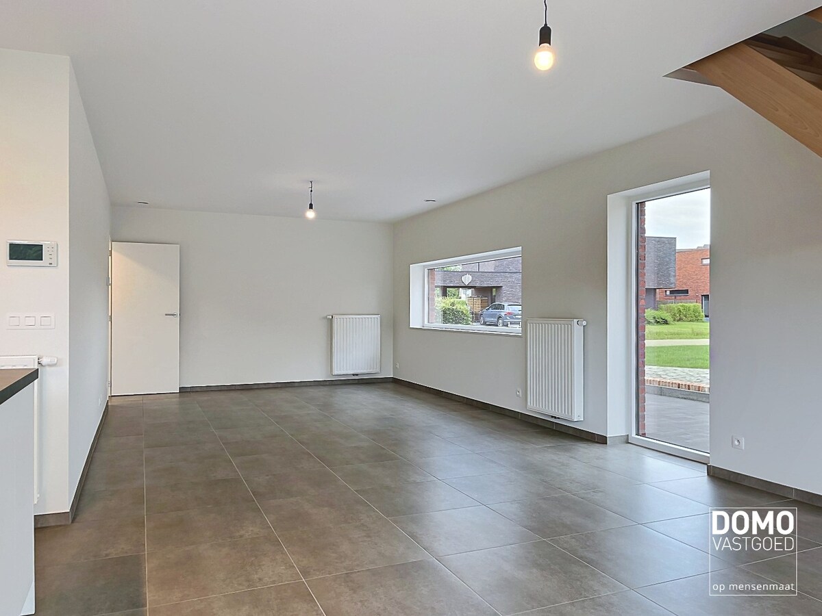 PRACHTIGE WONING MET 3 SLAAPKAMERS EN TUIN 