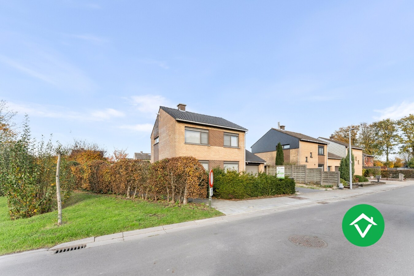 Instapklare vrijstaande woning met zonnige tuin in rustige woonwijk te Eernegem 