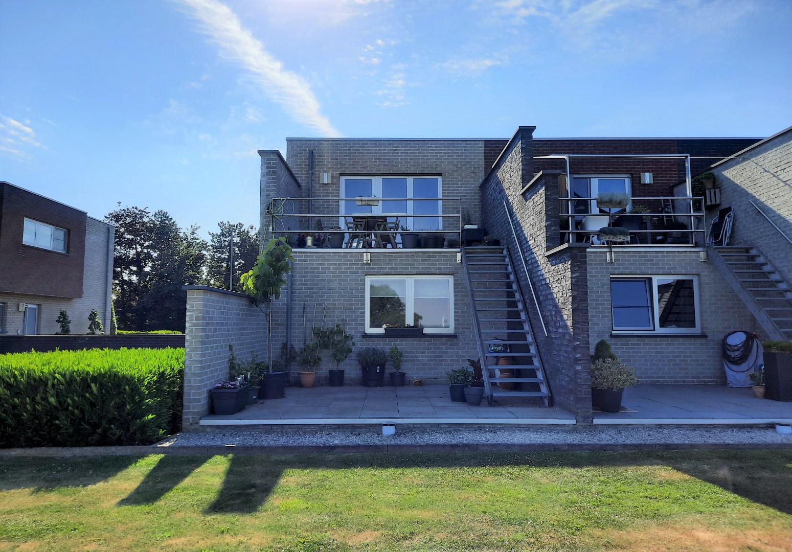 MODERNE LOFTWONING MET TERRAS EN 2 AUTOSTAANPLAATSEN 