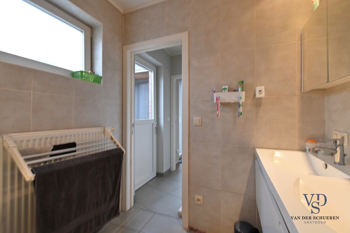 Gezellige woning (met garage achteraan). 