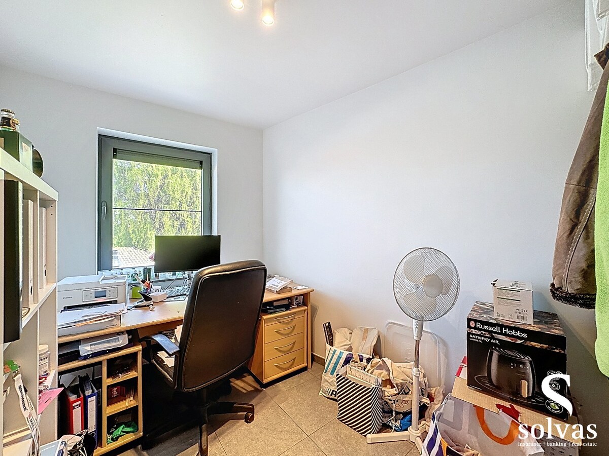 Lichtrijk appartement met terras en garage 