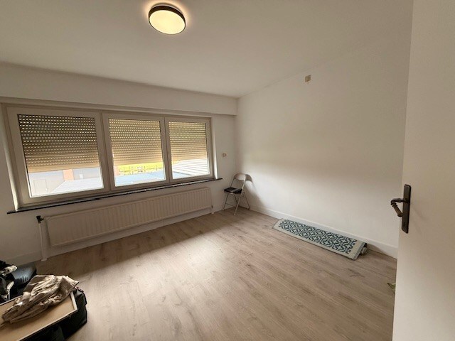 Instapklare gezinswoning met 3 slaapkamers en 2 parkeerplaatsen. 