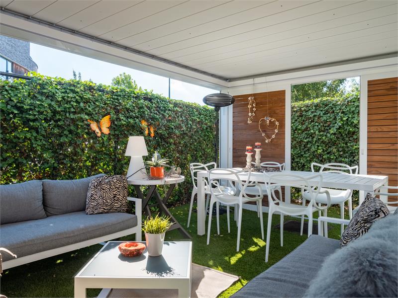 Parel van een appartement met unieke buitenruimtes in Sint-Amandsberg 