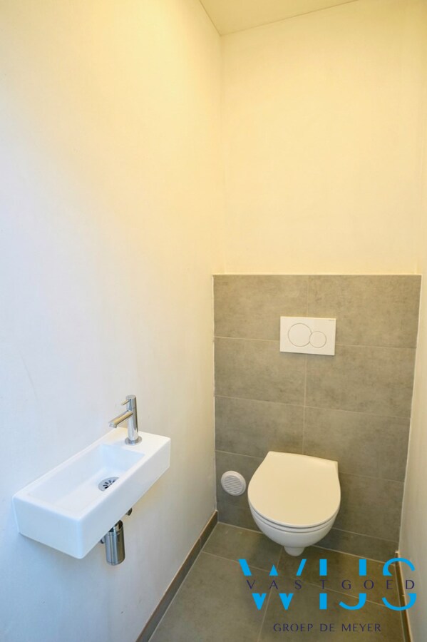 Volledig gerenoveerd woonhuis voor de brug van Zelzate ! 