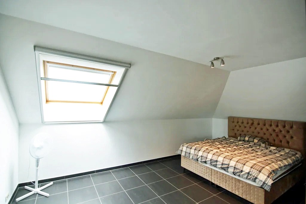 Modern appartement met 2 slpks, balkon en parking. 