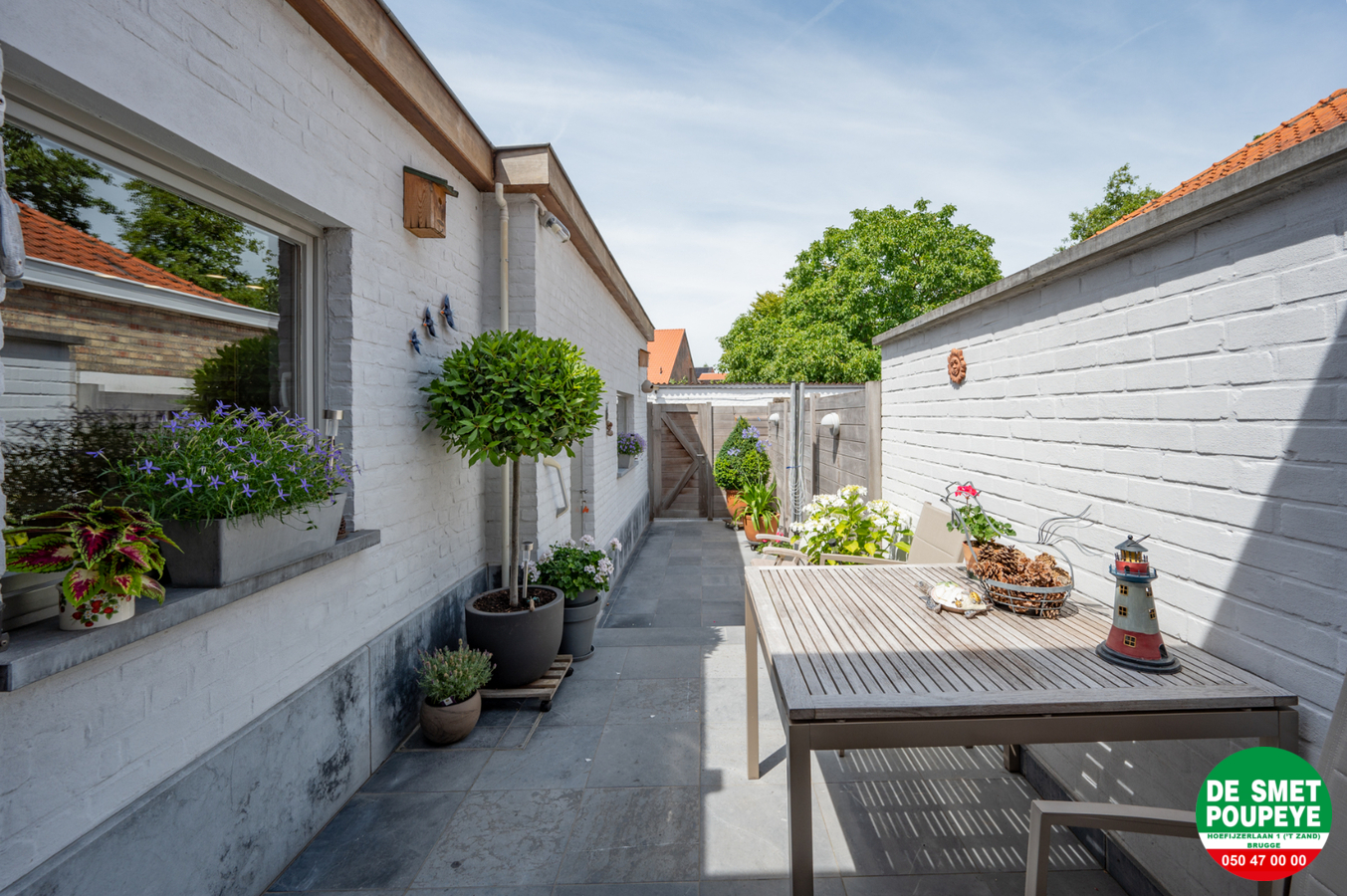 Verrassend ruime en goed onderhouden woning met ruime garage 