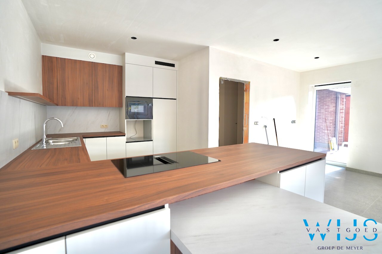 Nieuwbouw gelijkvloers appartement in hartje Ertvelde ! 