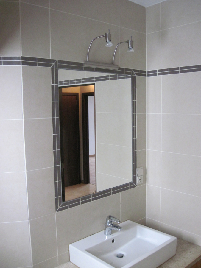 Ruim, lichtrijk appartement op de 1° verdieping. GEEN VASTE KOSTEN !! 